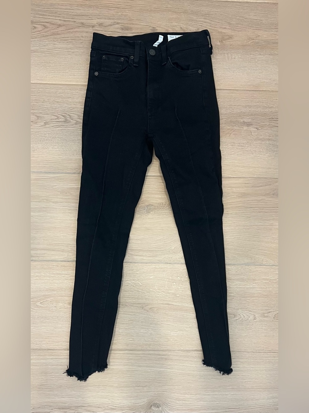 Rag & Bone High Rise Ankle Skinny Black Fray Jeans Size 24
EUC